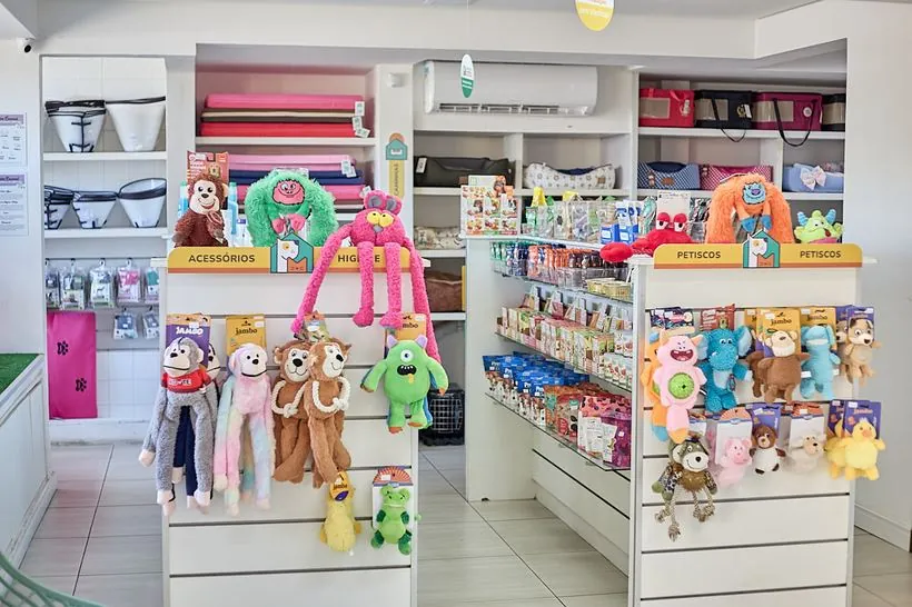 Prateleiras da Loja da Pet Master